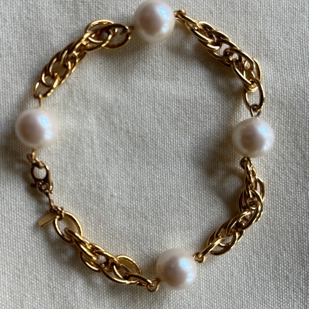 Vintage Monet Gold & Pearl Bracelet - Picture 16 of 16